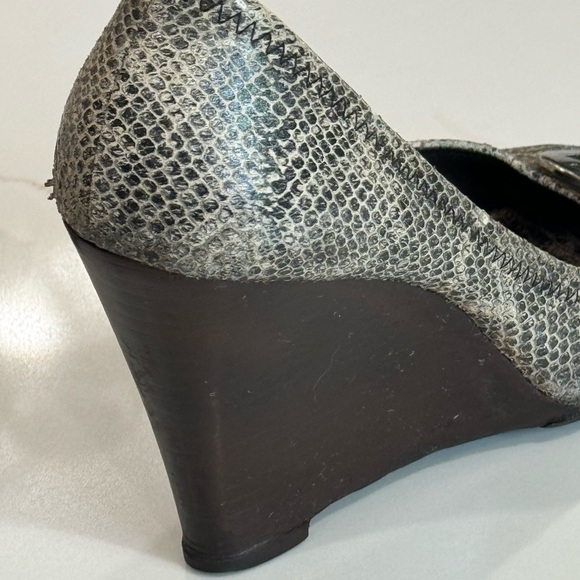 Tory Burch Grey-White Snakeskin Wegde - Picture 2 of 6